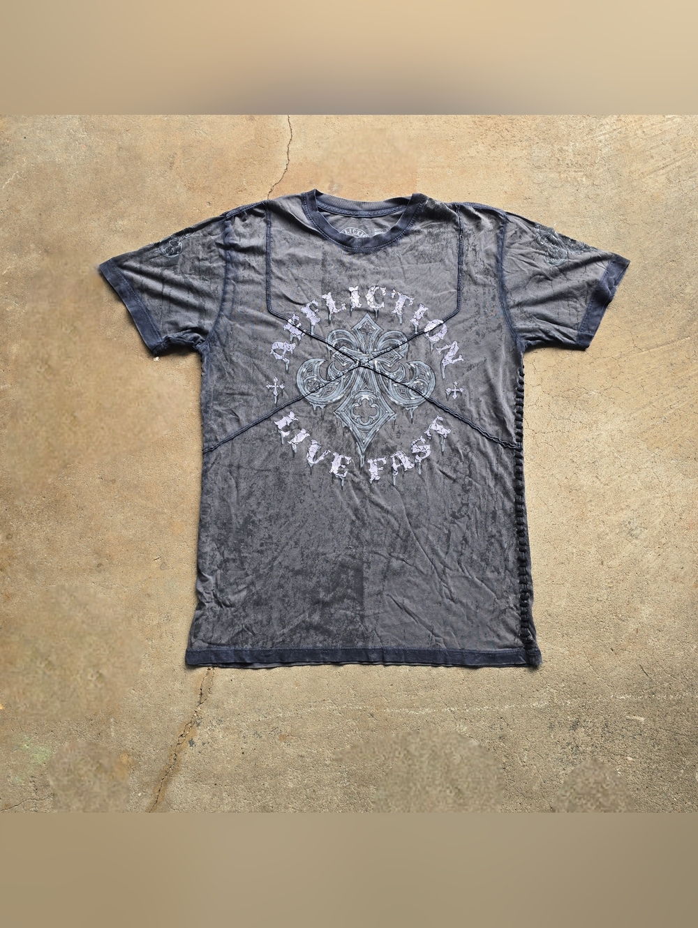 Vintage Y2K Grunge Affliction Wings Cyber Lace Gray Graphic T Shirt Size M